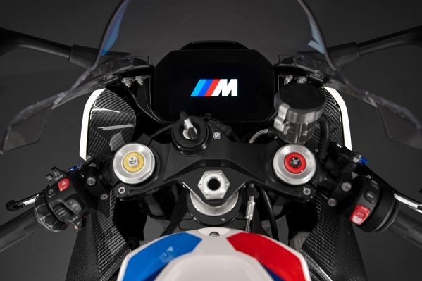 bmw-motorrad-m1000rr-moto-adventure