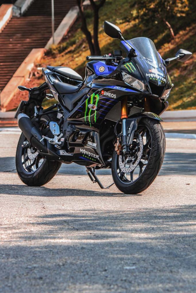 Yamaha-YZF-R3-Monster-Edition 