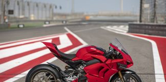 A Panigale V4 está pronta para competir com acessórios Ducati Performance