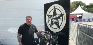 Johnnie Wash cria moto elétrica customizada