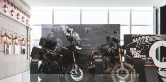 Triumph expõe motocicletas usadas na produção do novo filme do agente 007 em São Paulo