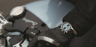 Triumph firma parceria com Breitling
