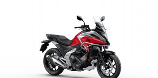 Honda NC 750X 2022 vem em duas versões: com câmbio convencional ou com a transmissão automática DCT
