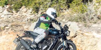 Triumph monocilíndrica é flagrada em testes