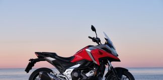 Honda lança NC 750X 2022 renovada em duas versões: com câmbio convencional ou com transmissão DCT