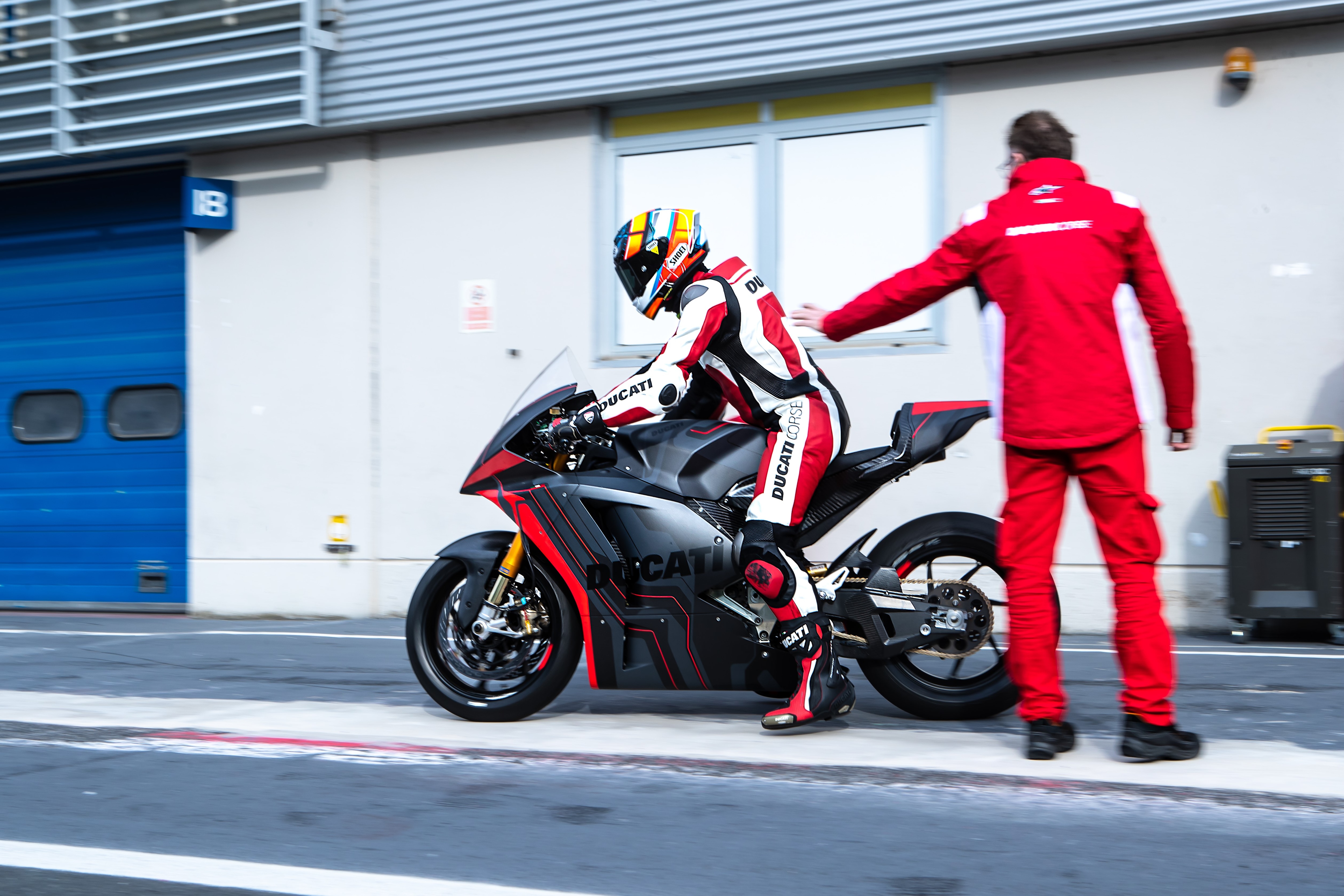 Ducati faz os primeiros testes com moto elétrica