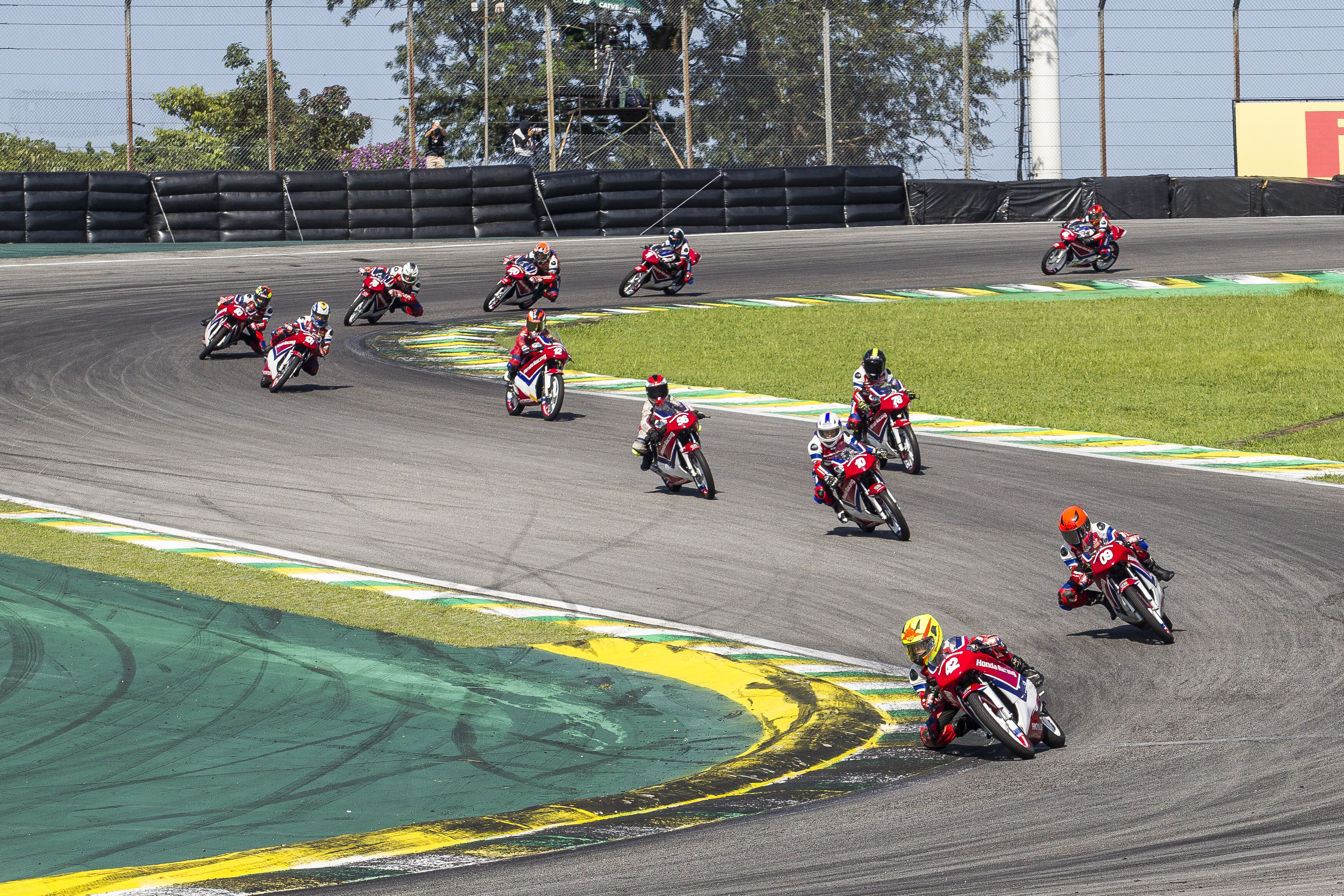 Autódromo de Interlagos recebe corrida de motos e show