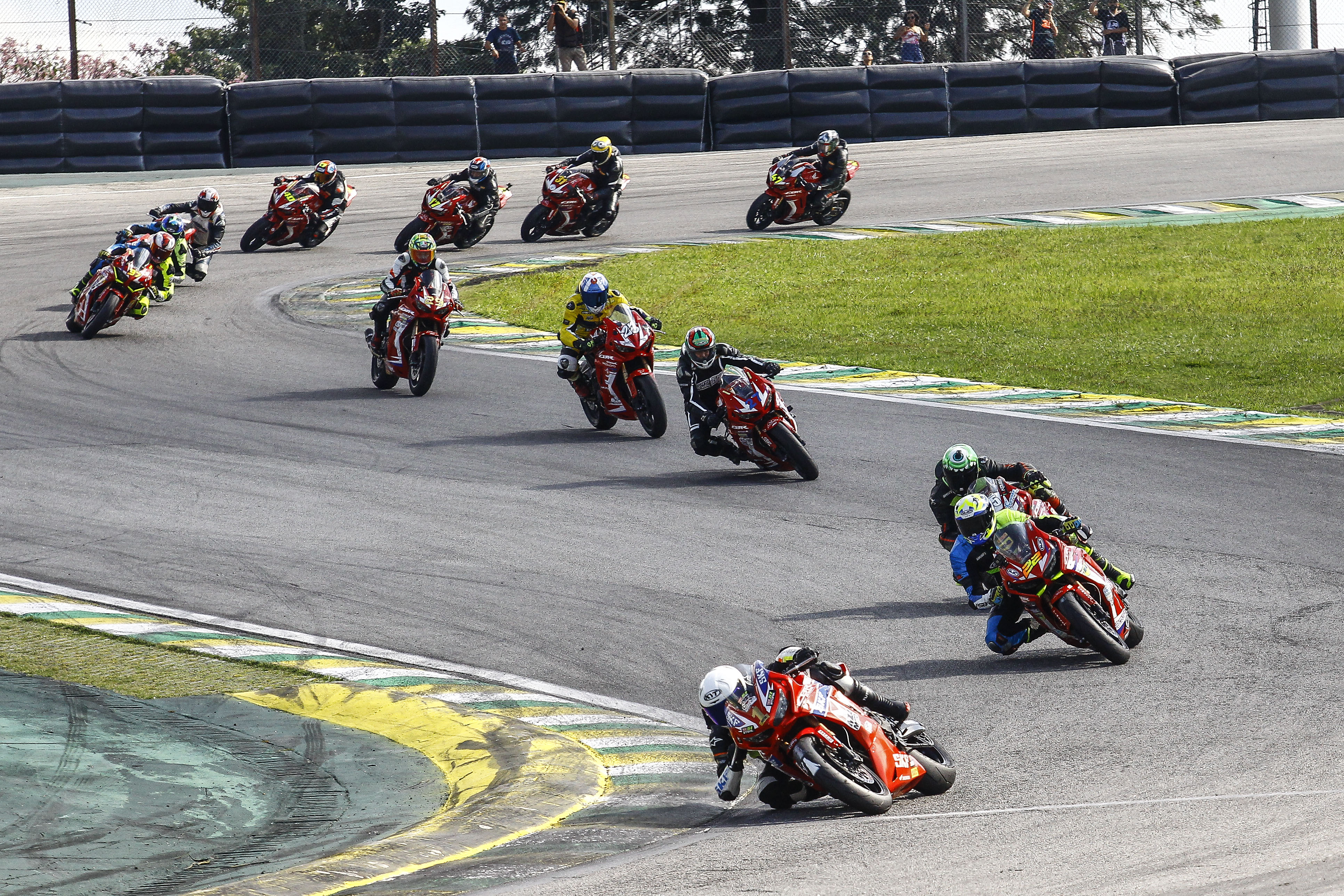 Piloto da Honda vence duas corridas no SuperBike Brasil - DID®