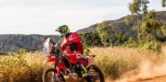 Pilotos da equipe Honda Racing dão dicas para fazer trilhas de moto