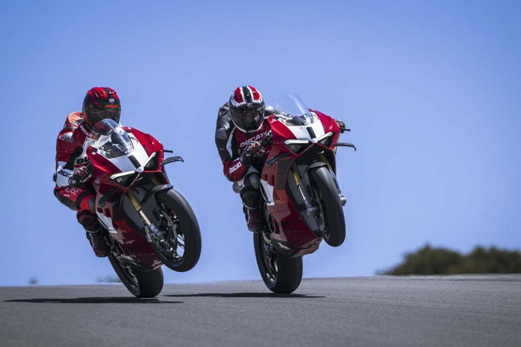 ducati-apresenta-a-nova-panigale-v4r-que-entrega-240-cv