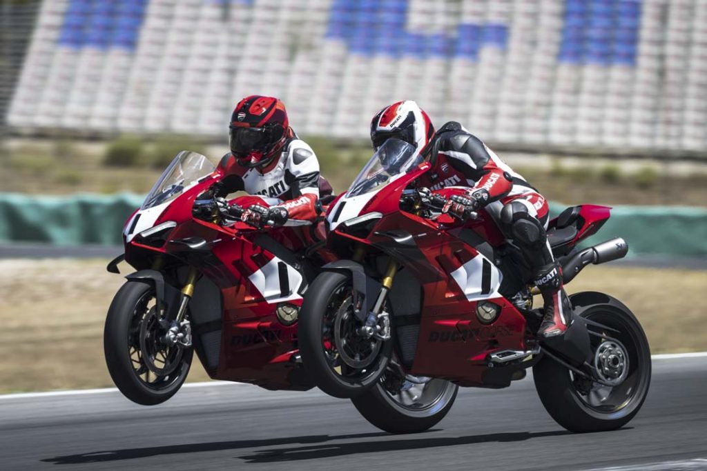 ducati-apresenta-a-nova-panigale-v4r-que-entrega-240-cv