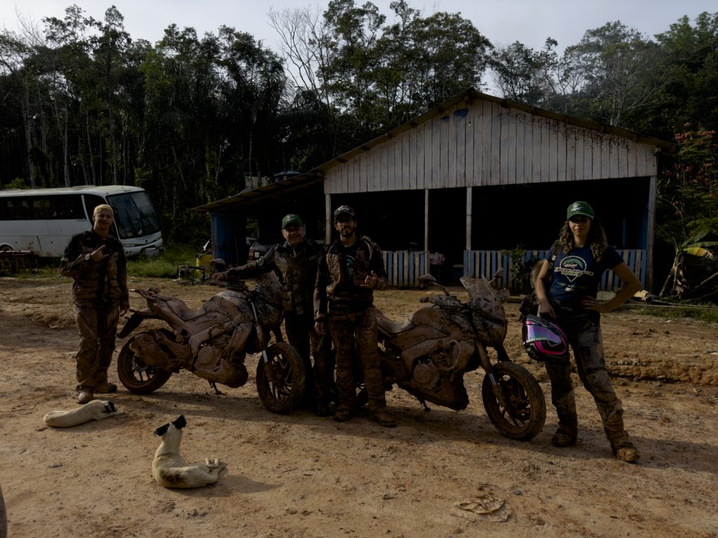 bajaj-realiza-expedicao-manaus-sao-paulo-pilotando-a-dominar-400