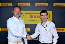 Pirelli será fornecedora de pneus exclusiva para Moto2 e Moto3 Giorgio Barbier (Pirelli) e Carlos Ezpeleta (Dorna Sports)