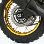 suzuki-apresenta-na-franca-a-versao-rally-da-v-strom-de-800-3