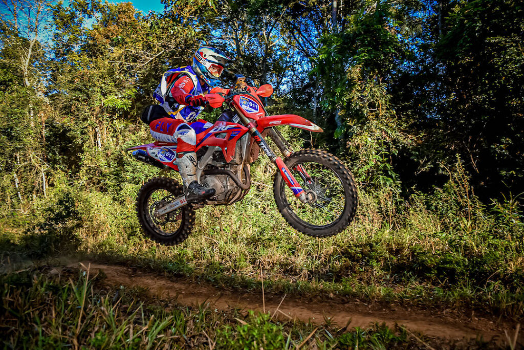 honda-racing-conquista-dois-titulos-no-enduro-da-independencia-2023