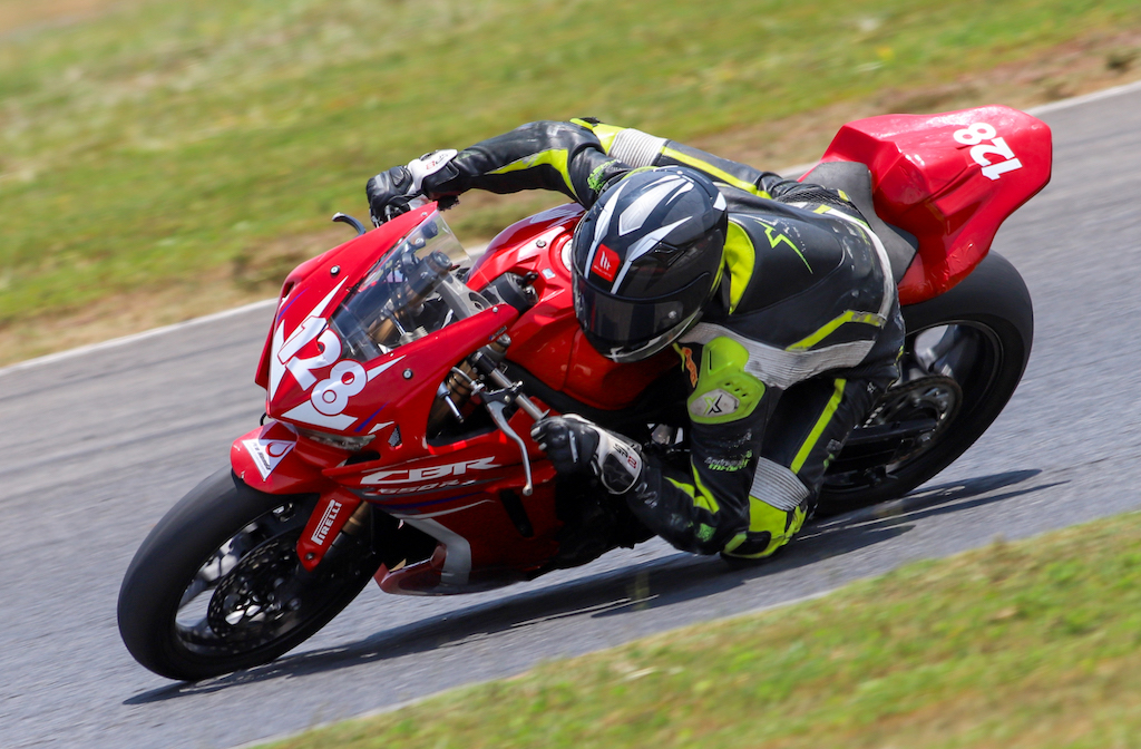 guilherme-brito-vence-e-esquenta-briga-no-superbike-brasil-2023