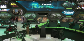 Pai e filho tentam roubar uma KX 250X na EICMA pai-e-filho-tentam-roubar-uma-kx-250x-na-eicma