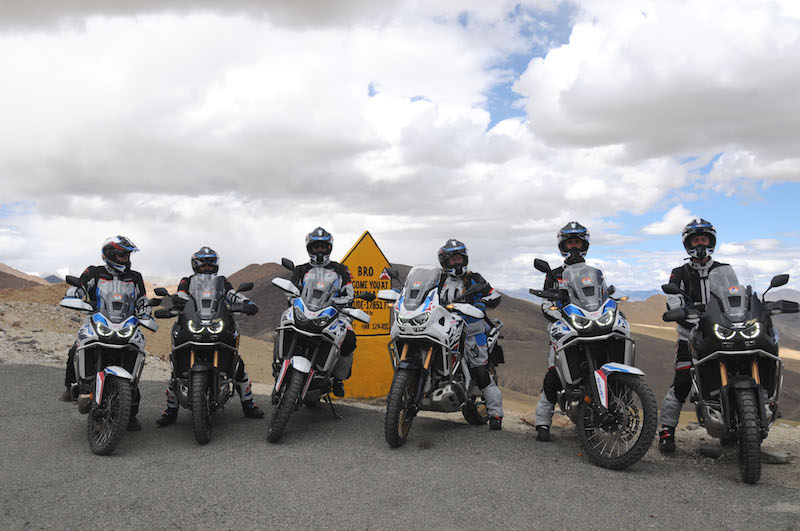 Pneus-Metzeler-Karoo-4-e-Honda-Africa-Twin:-4-passagens-do-Himalaia