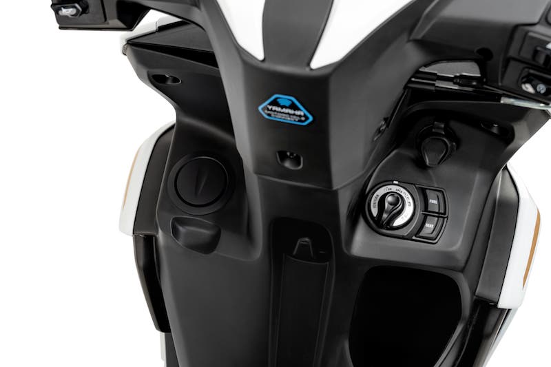 YAMAHA-FLUO-ABS-HYBRID-CONNECTED