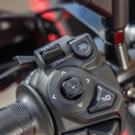 yamaha-tracer-7-punho-esquerdo