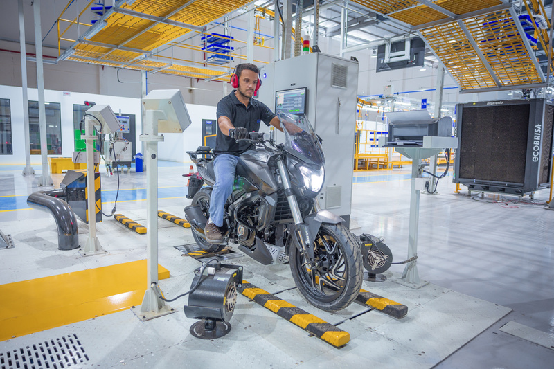 bajaj-celebra-um-ano-de-sua-fabrica-em-manaus