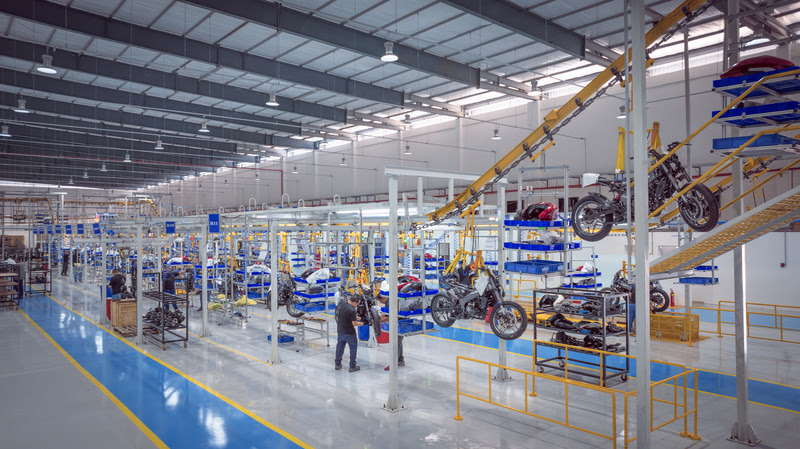 bajaj-celebra-um-ano-de-sua-fabrica-em-manaus