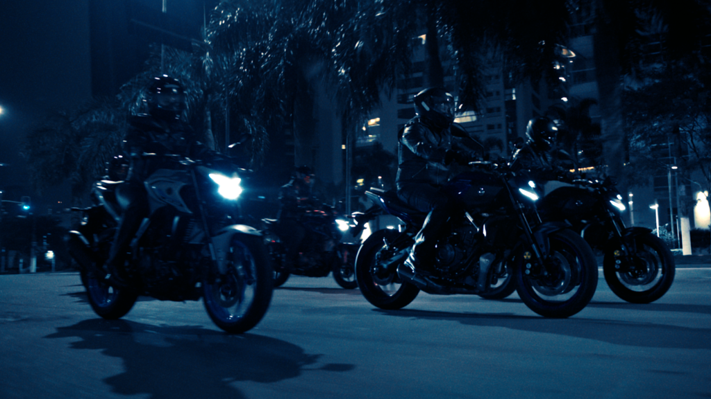 filme exibe as novas motocicletas MT-03 e MT-07 e homenageia público urbano e noturno