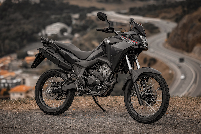 XRE 300 Sahara 2026 ganha novas cores