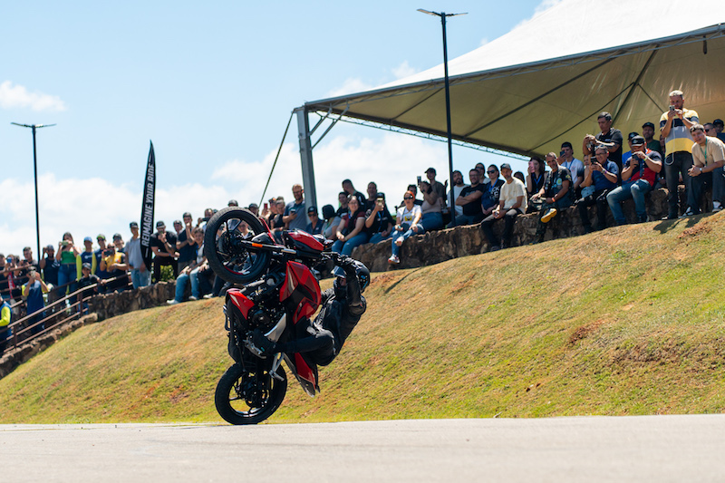 bajaj-dominar-rides-daybraker