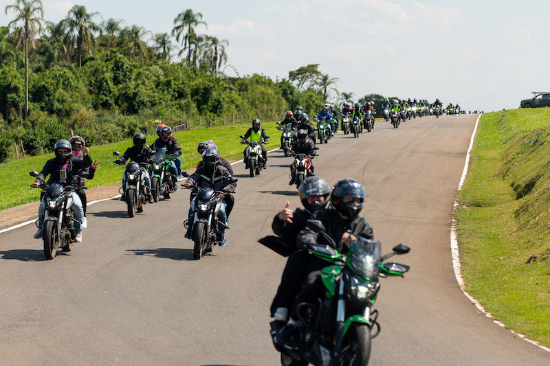 bajaj-dominar-rides-daybraker