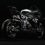 CFMoto V4 SR-RR-ESTÁTICA-COSTAS-3:4