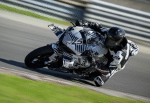 CFMoto mira nas gigantes com seu míssil de 210CV CFMoto-V4-SR-RR-PISTA