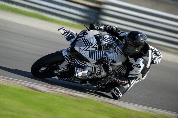 CFMoto-V4-SR-RR-PISTA