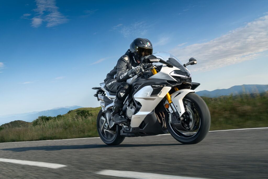 cf moto e brmbo firmam parceria
